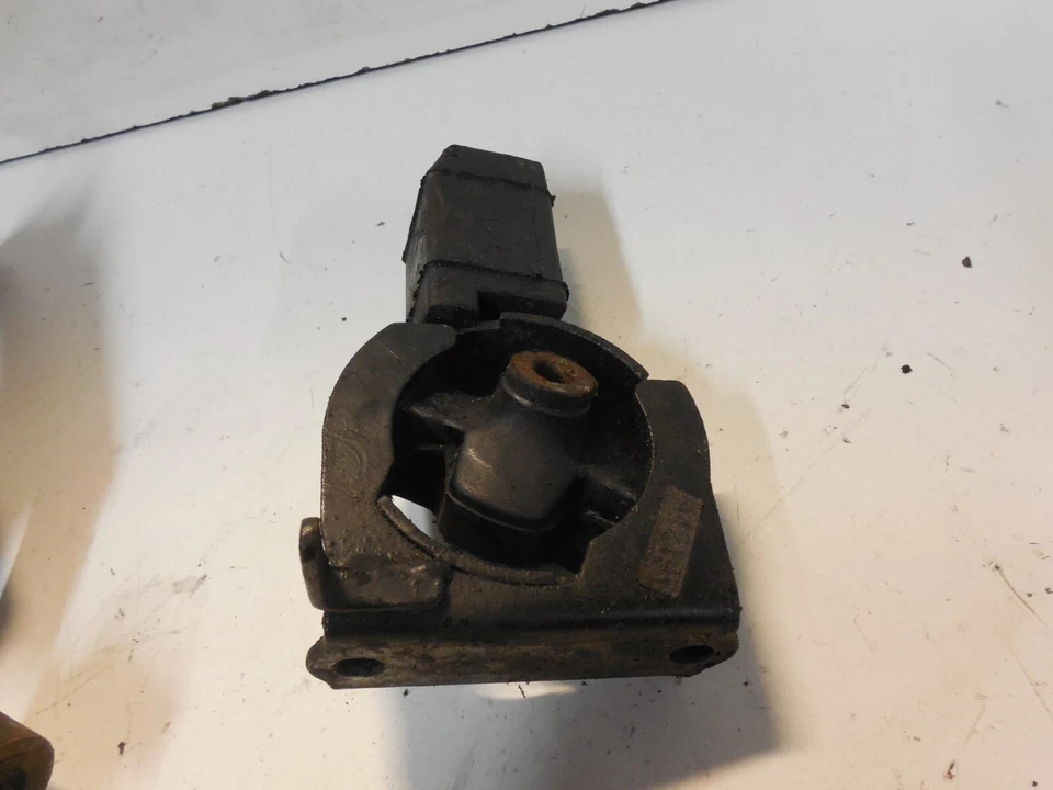 00-05 Toyota Celica GTS Par de soportes de motor delanteros + traseros BUJES MALOS Foto 4 de 4