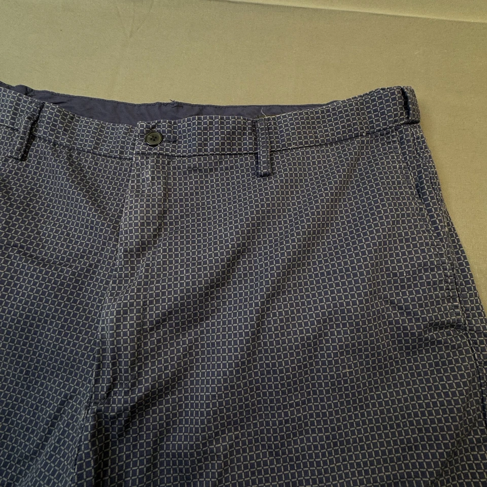 Claiborne Men’s Flat Front shorts size 44-11” Inseam-Navy Blue/Gray Check - Image 3 of 4