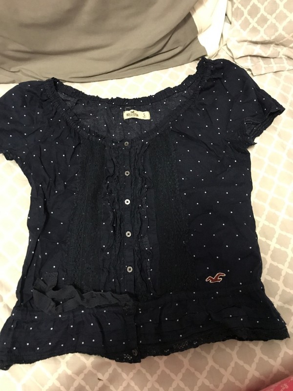hollister and co blue polka dot shirt small