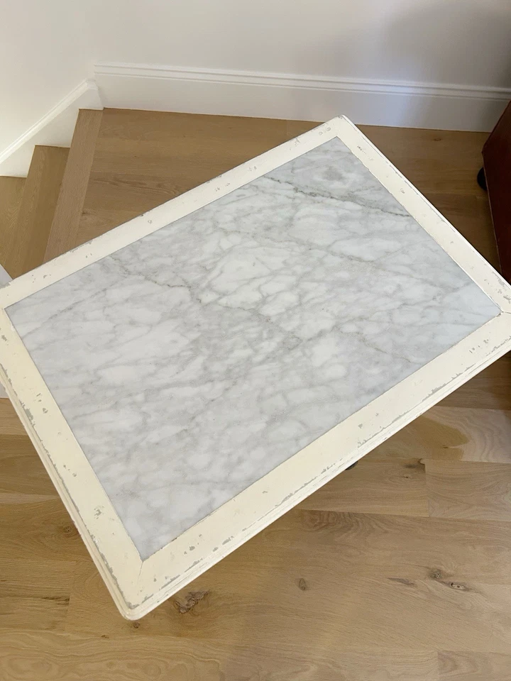 Mesita de noche Rachel Ashwell Shabby Chic alta costura superior de mármol caña Foto 2 de 4