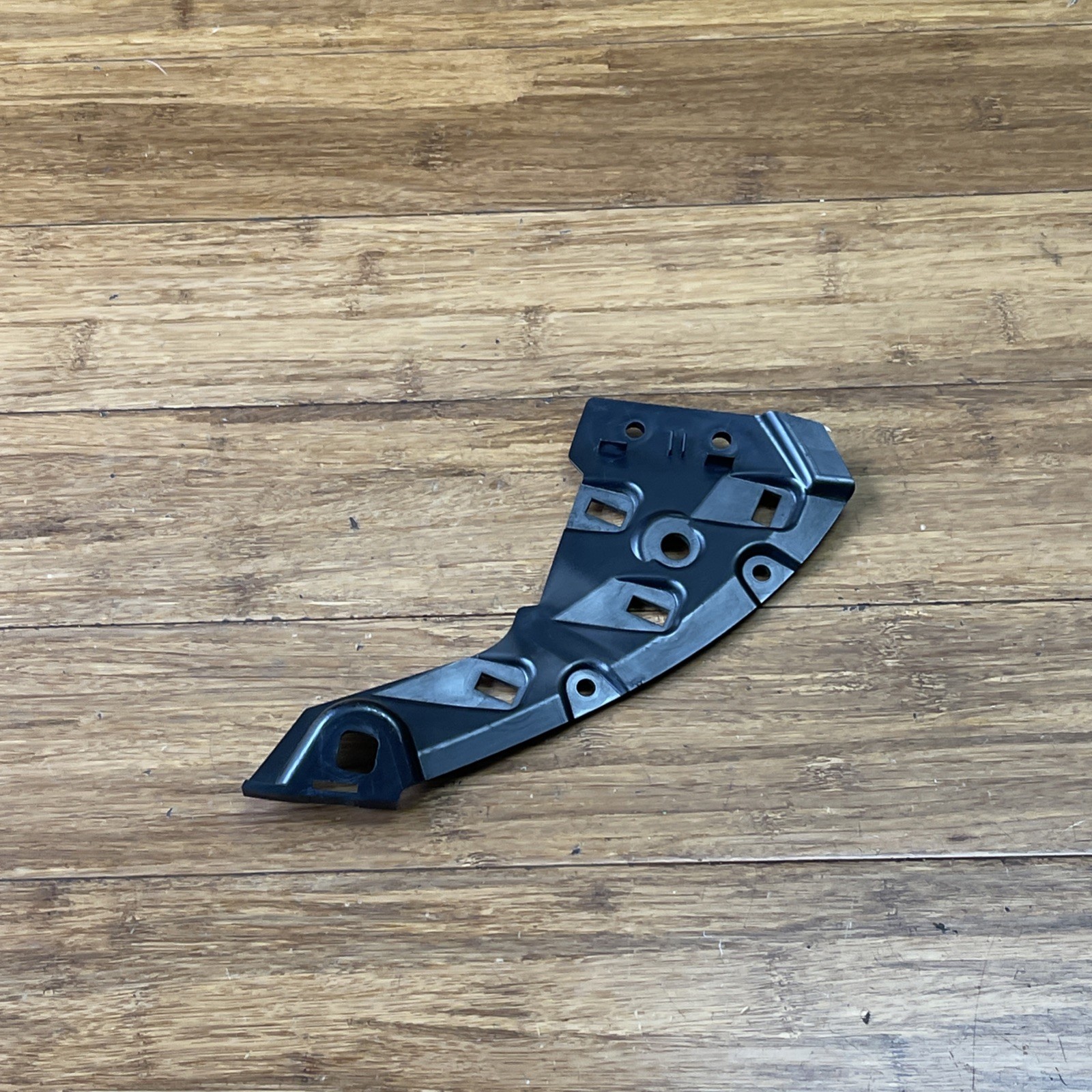 2017-2022 Audi R8 4S Left Body Carrier Support Bracket Mount 4S8853294 OEM