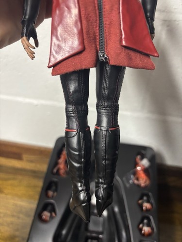 Hot Toys MMS357 Scarlet Witch Exclusive Avengers Age Of Ultron Used Complete - Picture 12 of 17