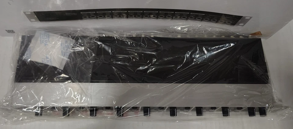 POWERPLAY HA8000 8 Channel High-Power Headphones Mixing & Distribution Amplifier - Image 2 of 4