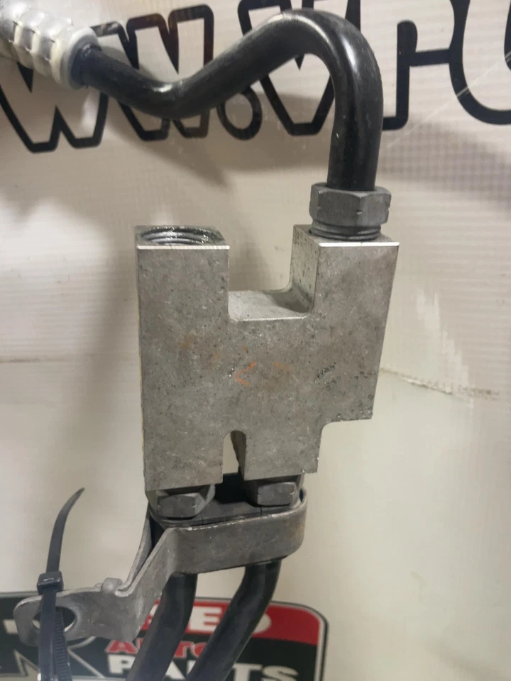 ✅ Línea de enfriador de aceite Dodge Charger 2016 N.º de parte: 52014762aa derivación de enfriador de válvula OEM Foto 2 de 4