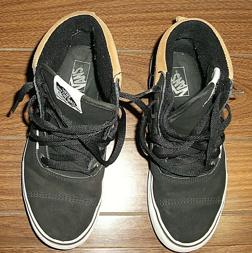 Suede hotsell skateboard shoes