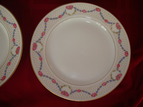 LIMOGES T.&V. ANTIQUE DESSERT SET, TRAY & 4 PLATES, ROSES & GOLD - Picture 6 of 9