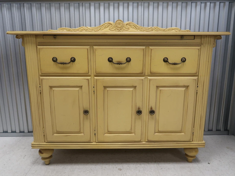 Gabinete buffet Nichols & Stone Country envejecido antiguo acabado amarillo Foto 4 de 4