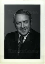 1982 Press Photo William B. Larson - dfpd42239