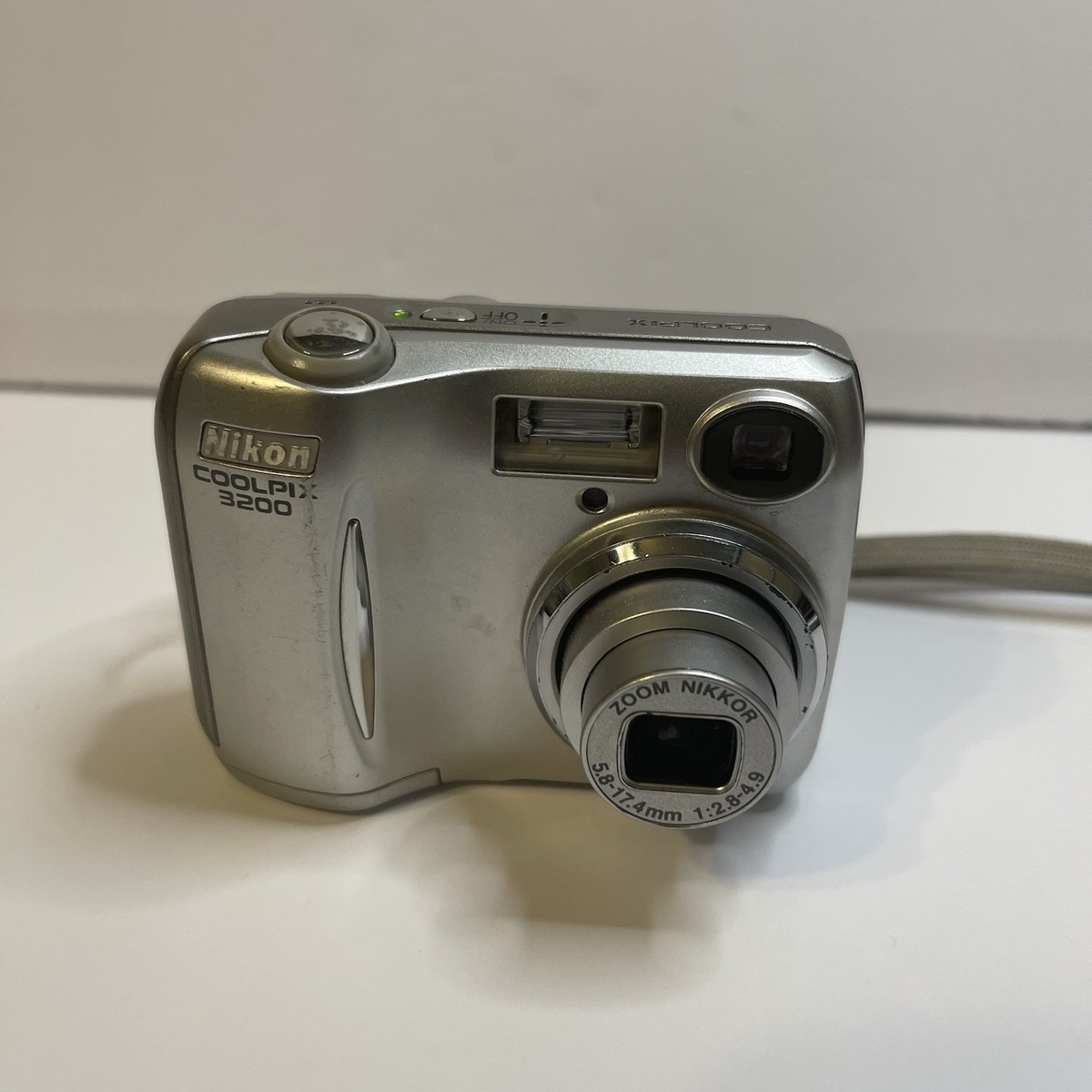 Nikon COOLPIX 3200 SILVER Nikon Coolpix 3200 3.2MP Digital Camera