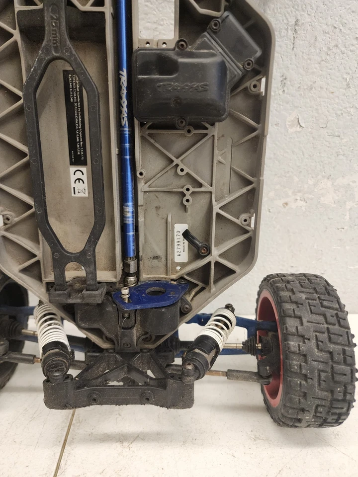 Traxxas Slash 4x4 VXL 1/10 parte inferior sin escobillas solo como está Foto 3 de 4