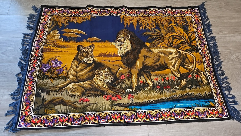 WALL HANGING/TAPESTRY 'LIONS' BEAUTIFUL VINTAGE COLORFUL!!!  1970'S