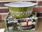 VINTAGE PYREX SPRING BLOSSOM GREEN 2.5 QT COVERED CASSEROLE WITH BOX 485-1-N-S
