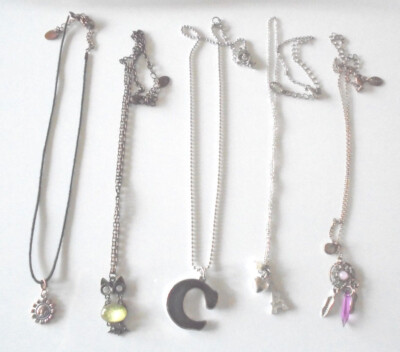 Claires Ketten Set Schmuck Halsketten 5 Stück Konvolu gestempelt/signiert Nr.736