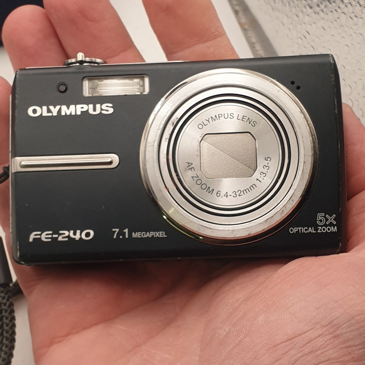OLYMPUS FE-240 Compact Point & Shoot 7.1MP 5x Zoom LCD Digital