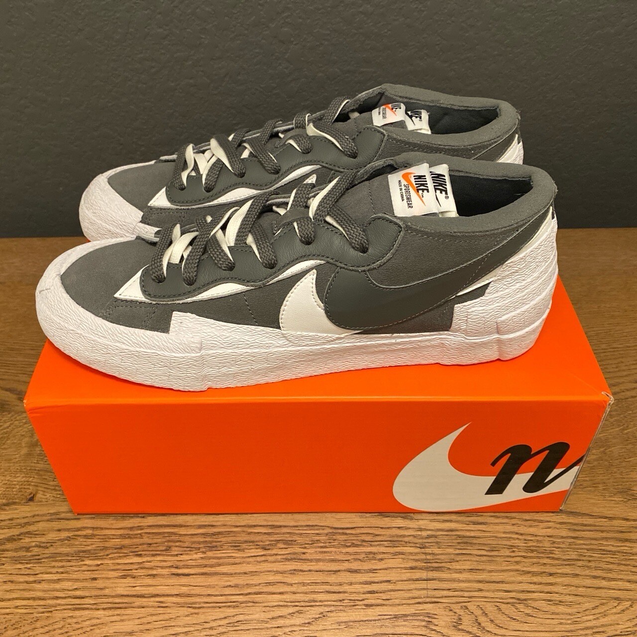 SACAI X NIKE Sneaker Nike Blazer Low x Sacai grigio ferro bianche DD1877 taglia 11 5 DEADSTOCK