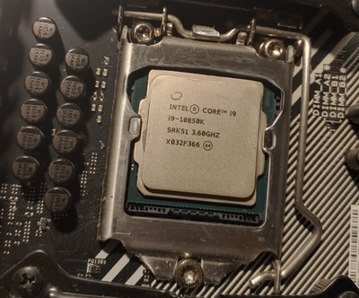 Intel Core i9-10900K Processor (5.3 GHz, 10 Cores, Socket LGA1200