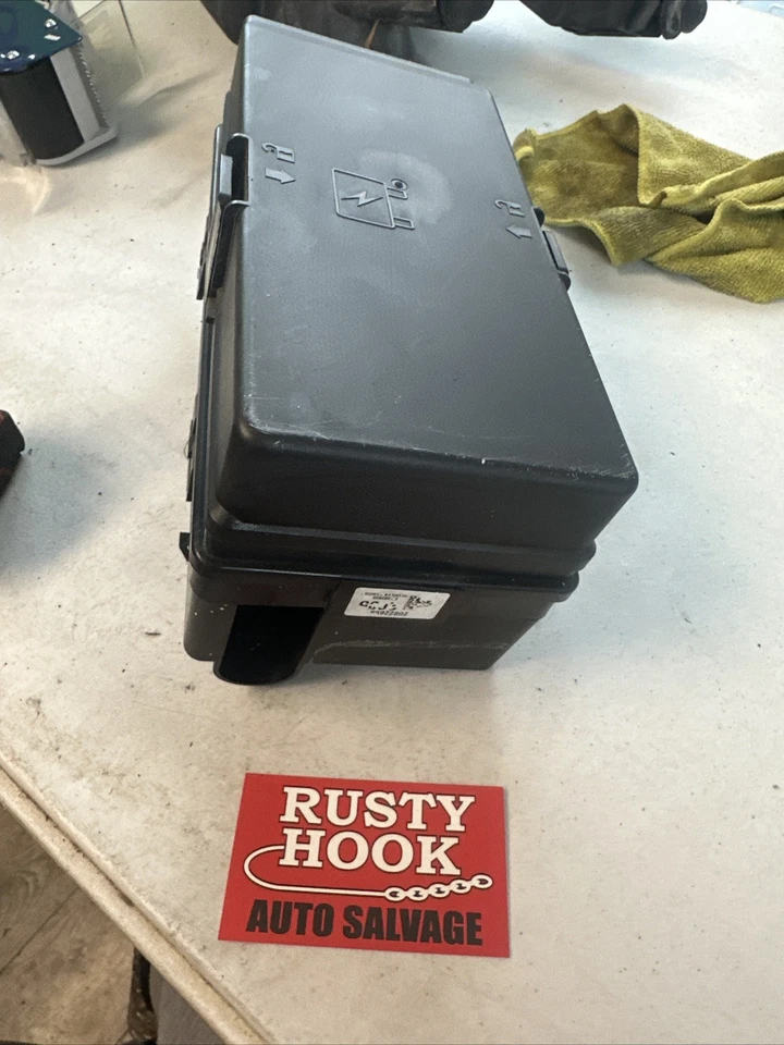 Chevrolet Malibu 2011 caja de fusibles caja de fusibles módulo de relé OEM 20822695 Foto 4 de 4