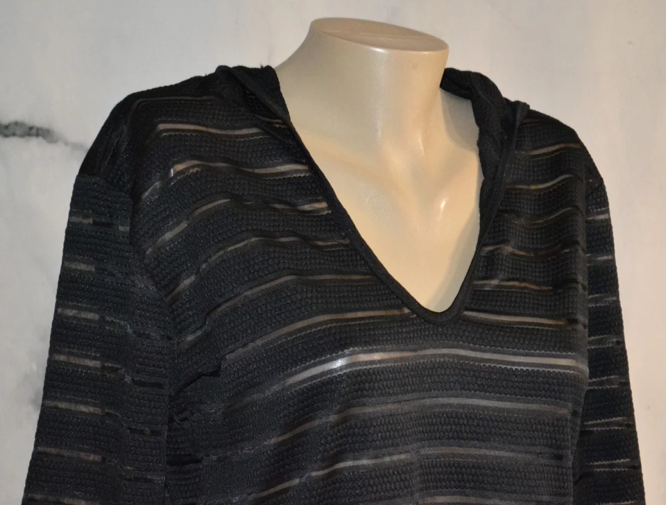 Vestido de natación APT 9 negro de malla a rayas con capucha mangas medianas de 3/4 elásticas en el trasero Foto 3 de 4