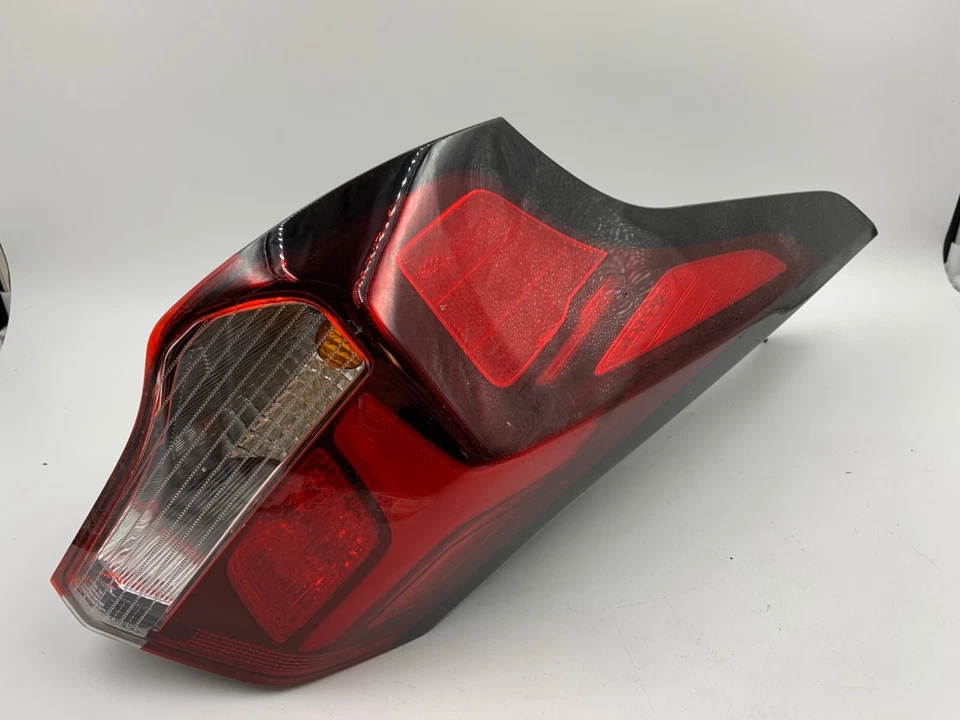 Luz trasera lateral del conductor Hyundai Veloster 2019-2021 OEM E03B60001 Foto 4 de 4