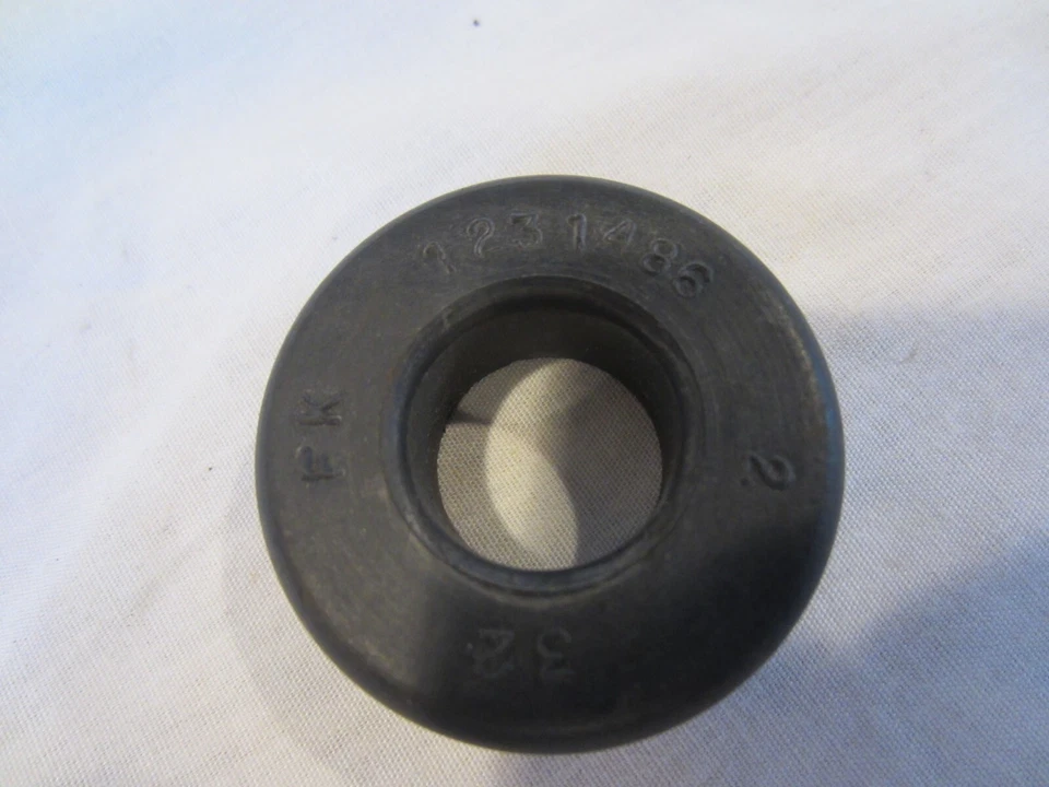 Ilhó de tampa de válvula Buick Skylark, GS, GSX, GM 1231486, USADO - Imagem 4 de 4