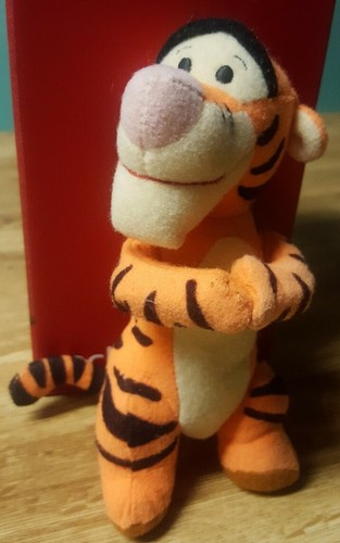 Disney Tigger 6.5" Plush Rattler Hugger Soft Toy Figure 1995 Clasping WTP  - Picture 1 of 8