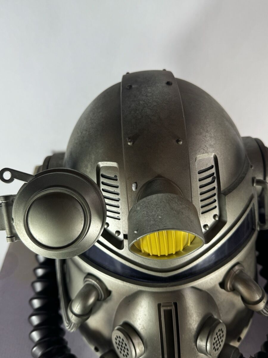 Fallout 76 PlayStation 4 Power Armor Edition T-51 Life Scale Fallout 76 PlayStation 4 Power Armor Edition T-51 Life Scale