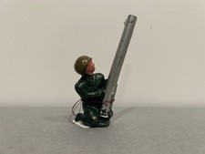 Barclay Pod Foot Series ca 1950s B258 Soldier Anti Aircraft Gunner in Green