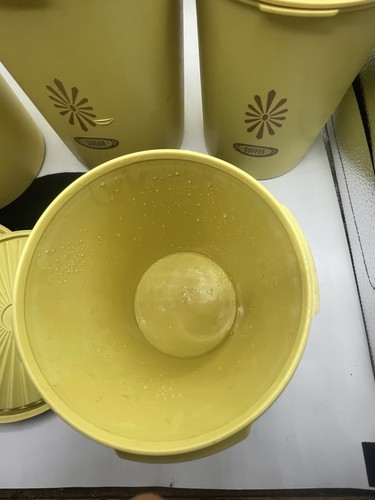 Vintage Tupperware Nesting Canister Set di 4 Servalier Giallo Sunburst con Coperchi - Foto 3 di 11