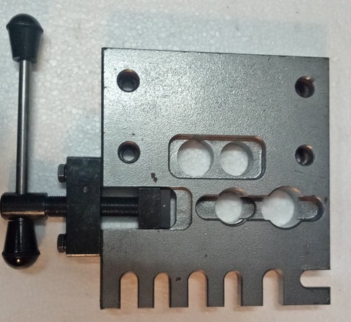 Plaque de maintien pour injecteur Common Rail pour assemblage démontage des CRI.