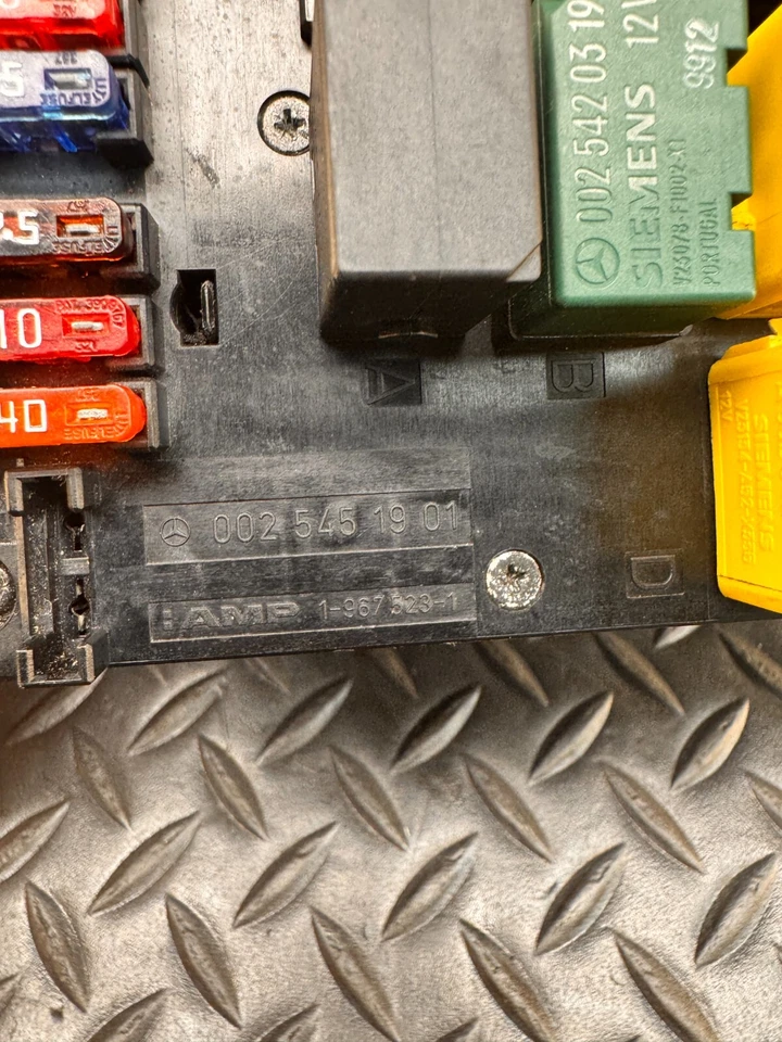 97-02 Mercedes-benz CLK320 cupé caja de fusibles caja de fusibles módulo de relé OEM Foto 4 de 4