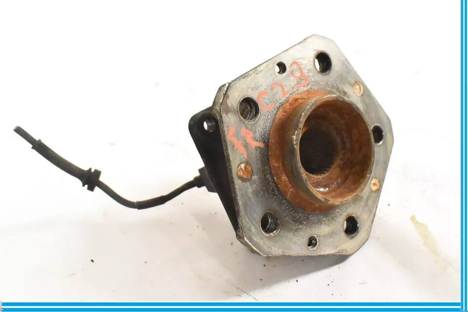 04-08 Maserati Quattroporte M139 Front Left or Right Spindle Knuckle Hub OEM