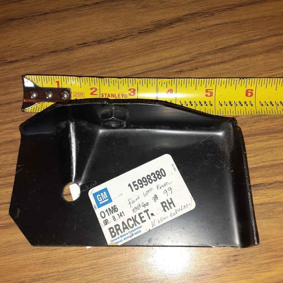 NOS GM Front Upper Fender Bracket 1988-1999 GMC K2500 SUBURBAN RH 1599830 F62 - Image 4 of 4