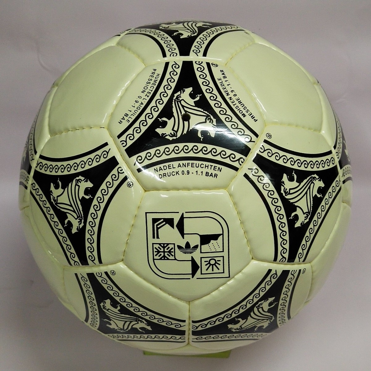 Adidas ETRVSCO UNICO FIFA World Cup 1990 Official Match Soccer
