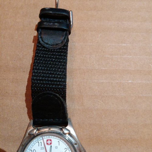Wenger SAK Design Watch Men With Knife - Picture 5 of 13