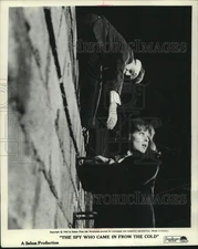 1965 Press Photo Richard Burton and Claire Bloom in character - mjx74860