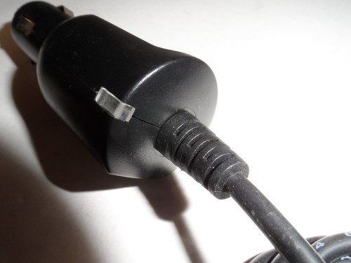 Genuine OEM TomTom Cigarette Lighter Go Car Charger 4CZ0.001.02 5V 1.2A - Picture 7 of 8