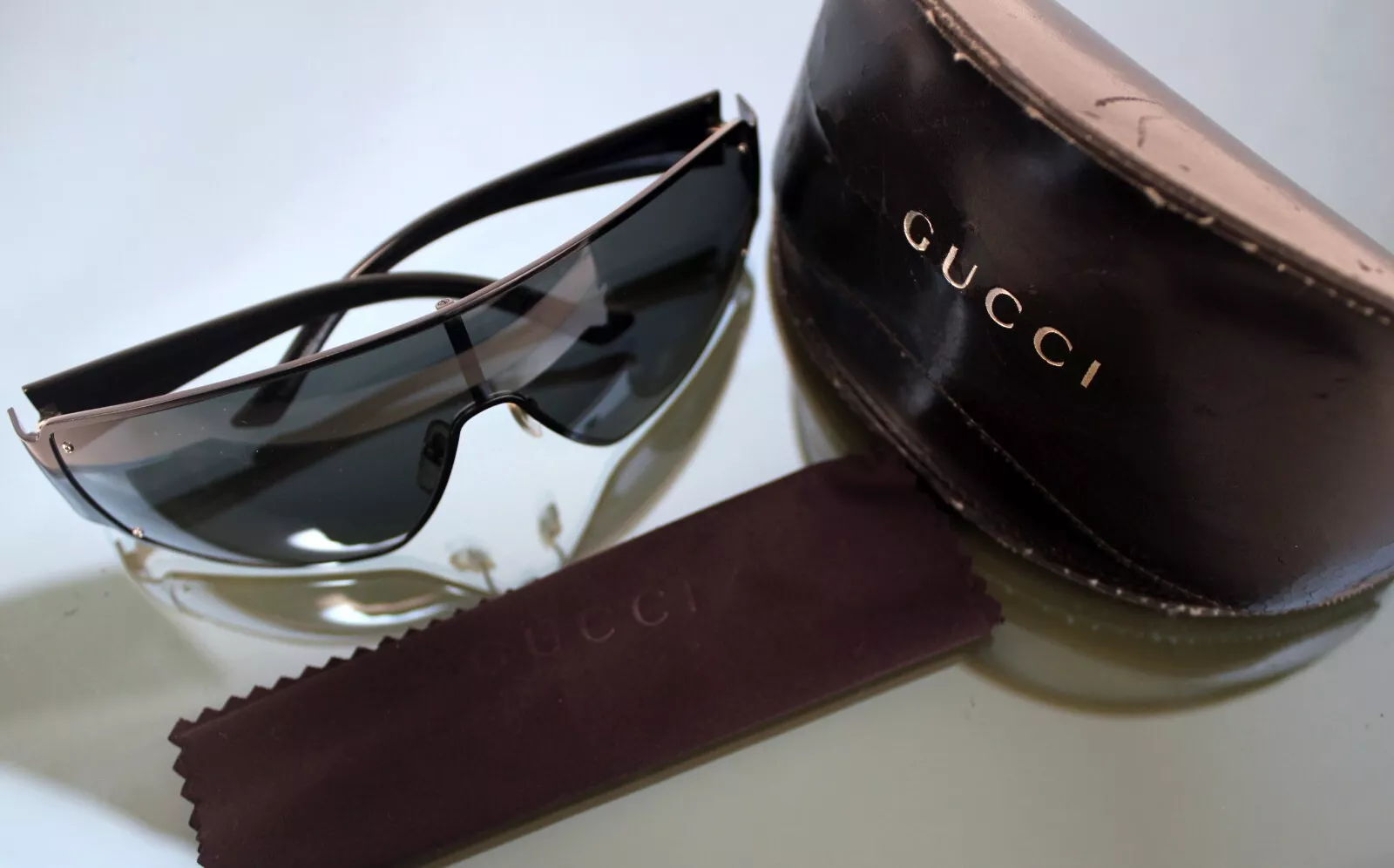 Lunettes de soleil GUCCI GG lunettes oversize femme accessoires occasion Italie bon état avec étui