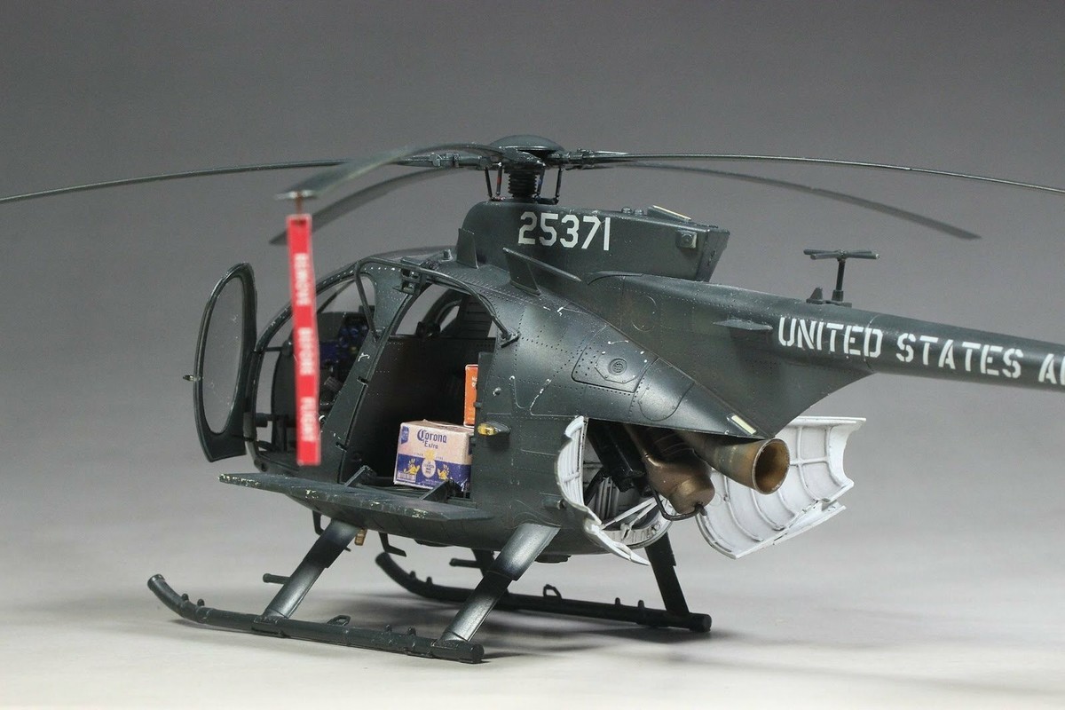 AH-6J/MH-6J 1/35スケールモデル/フィギュア6体付 Pro Built model US AH-6J / MH-6J Little Bird + 6 fig.crew 1