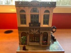 LEGO Creator Expert: Brick Bank (10251) 100% Complete