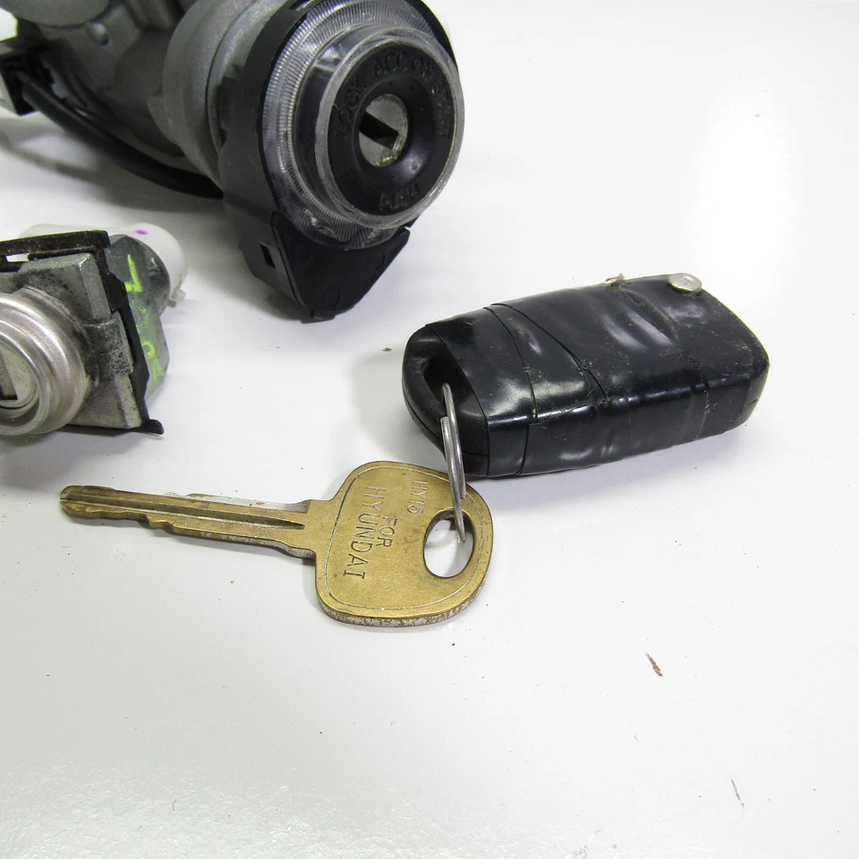 2010-2013 Kia Soul Ignition Switch Lock Cylinder Assembly W/ Key TESTED - Image 2 of 4