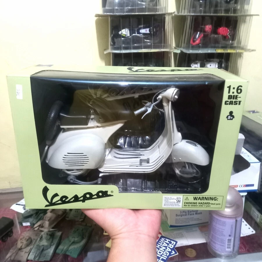 DIECAST MINIATURE MOTORCYCLE VESPA 150 VL 1T 1:6 NEWRAY CLASSIC RARE LIMITE - Image 3 of 4