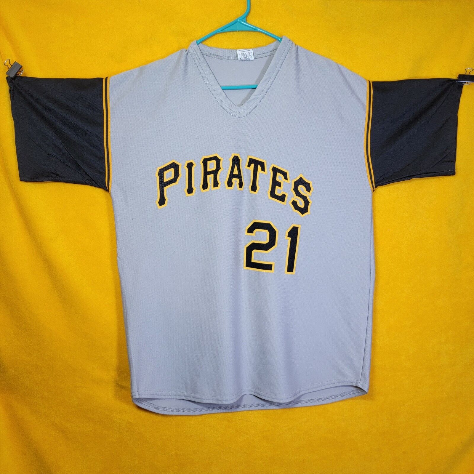 MLB Pittsburgh Pirates (Roberto Clemente) Men's Cooperstown Baseball Jersey.