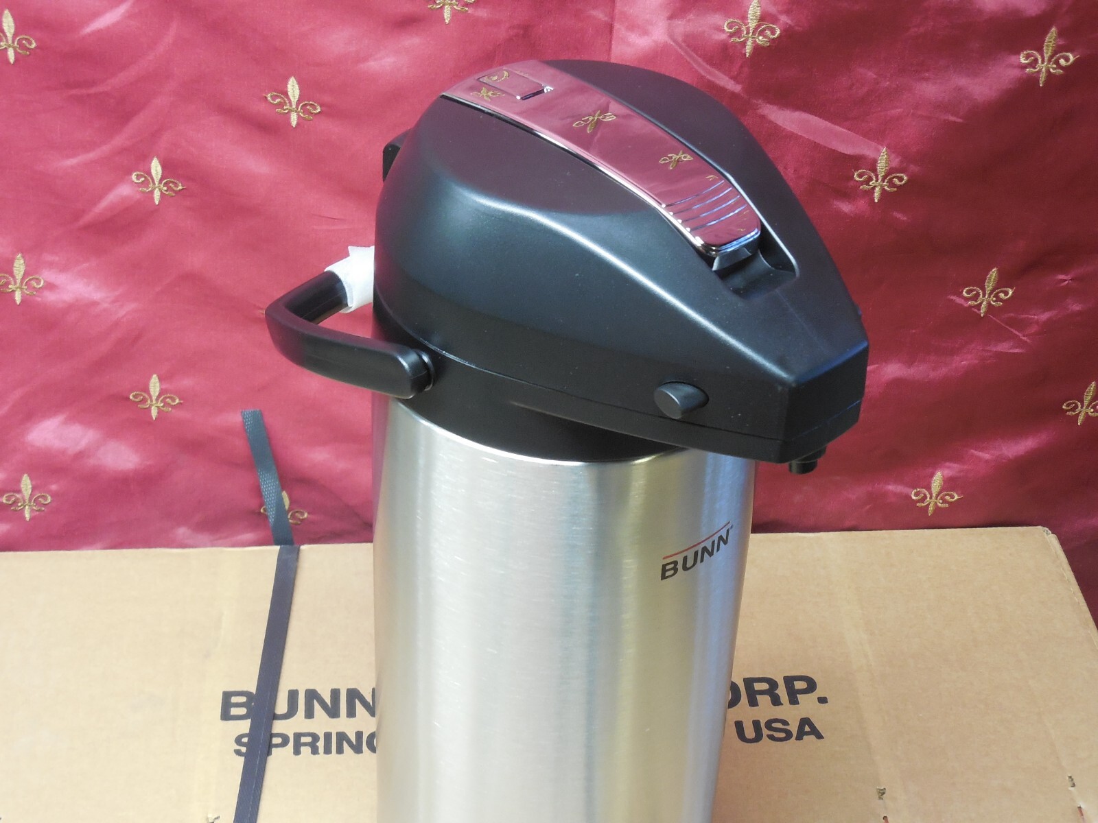 BUNN 36725.0000, lever action, Air pot, #Airpot, 128 oz, carafe, coffee pot,