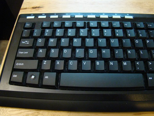 Gear Head KB5200W 2.4GHz Wireless Keyboard Only with Usb receiver and 2 AAA batt - Picture 3 of 5