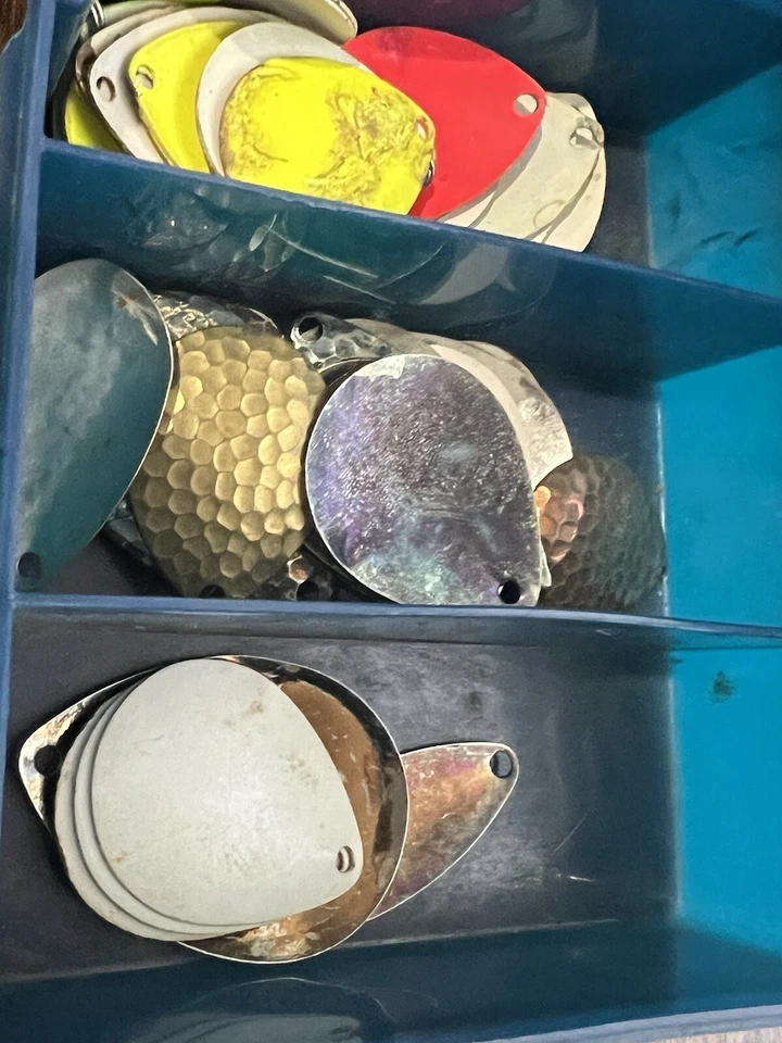 Lot Of Metal Fishing Spinner Blades Hammered In Trophy Taskmaster Box Blue - Image 3 of 4