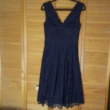 Vera Wang Navy Blue Sleeveless Lace Vneckline Fully Lined Fit Flare Dress Size 4