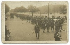 HAMPSHIRE / MILITARY - MARCHING SOLDIERS 1921 Chew Real Photo Postcard  ALDRSHOT
