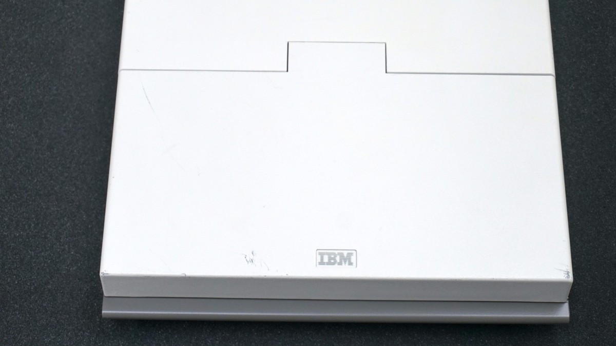 1986 IBM 5140 PC Convertible Portable Laptop with Power Supply