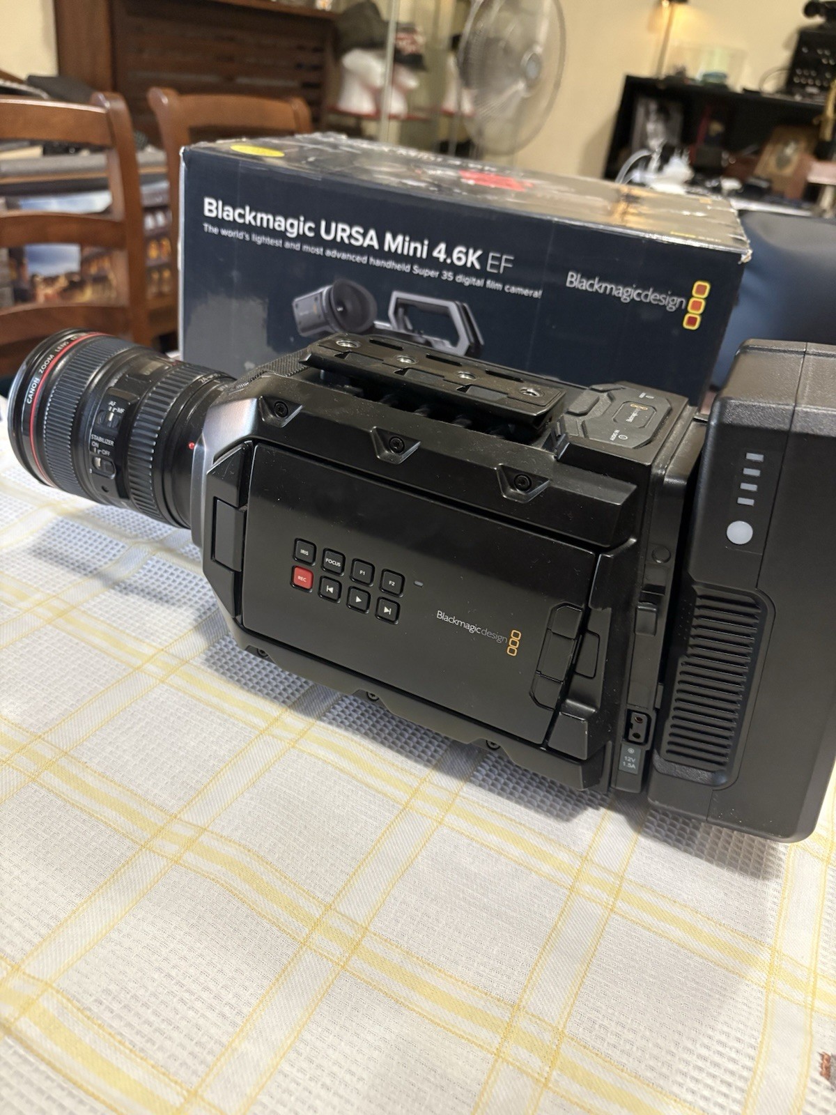 Blackmagic Design URSA Mini 4.6K EF Videocamera Pro 5" Touch CFast SDI XLR Nera