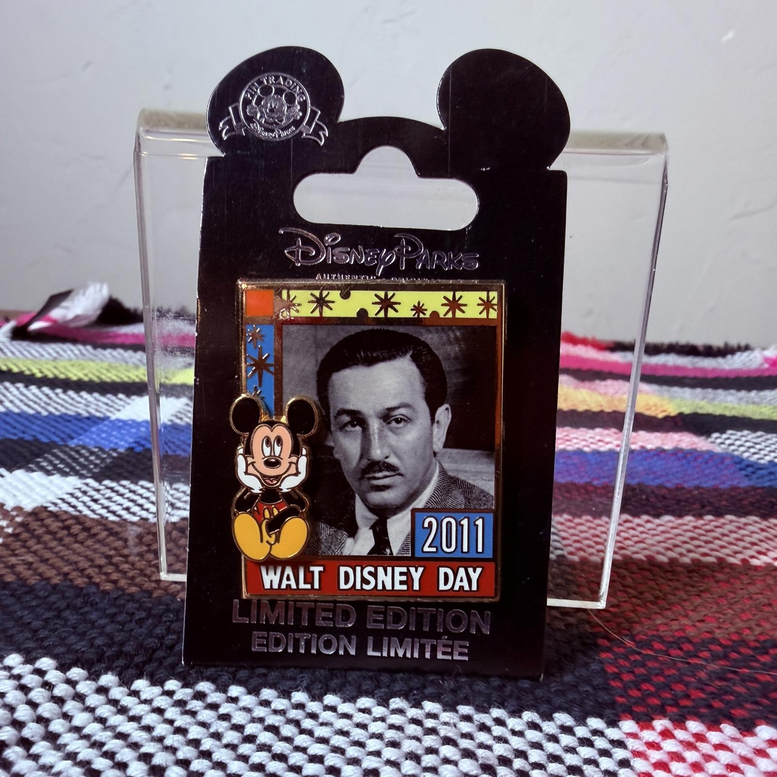 Walt Disney Day 2011 Mickey LE 3000 Disney Parks Limited Edition Pin